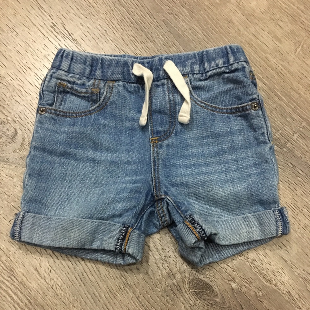GAP. Denim Short. Baby. 12-18 months.